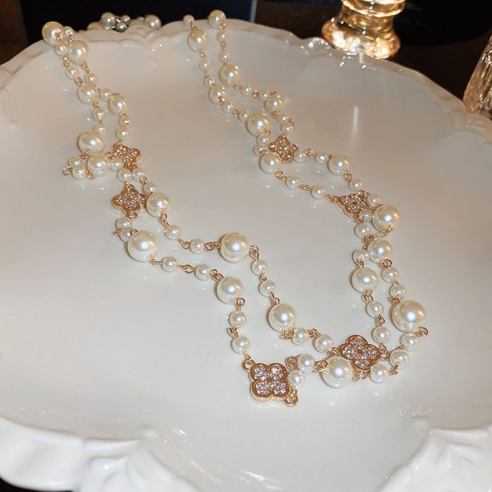 Petal Pearl necklace